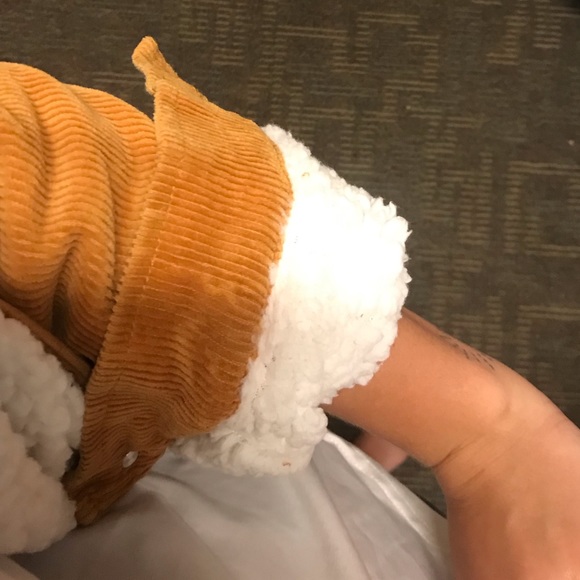 Corduroy Sherpa Jacket! - Picture 7 of 8